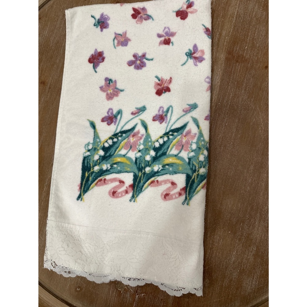 Vintage Floral Bath Towel White Lace Trim Pink Purple Flowers Cottagecore 42x23
